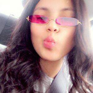 Meet your Posher, Estrella